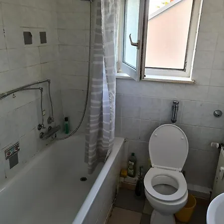 Hostal Schlafgelegenheit *